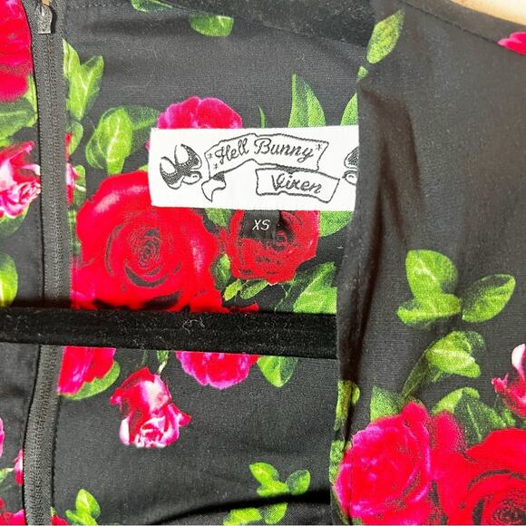 Hell Bunny Vixen 3/4 Sleeve Sweetheart Bust Red Floral Rockabilly Dress Size XS - Picture 4 of 10